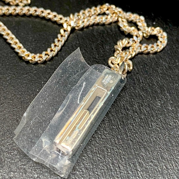 Authentic GUCCI
G Bar Pendant Necklace - Picture 2 of 12